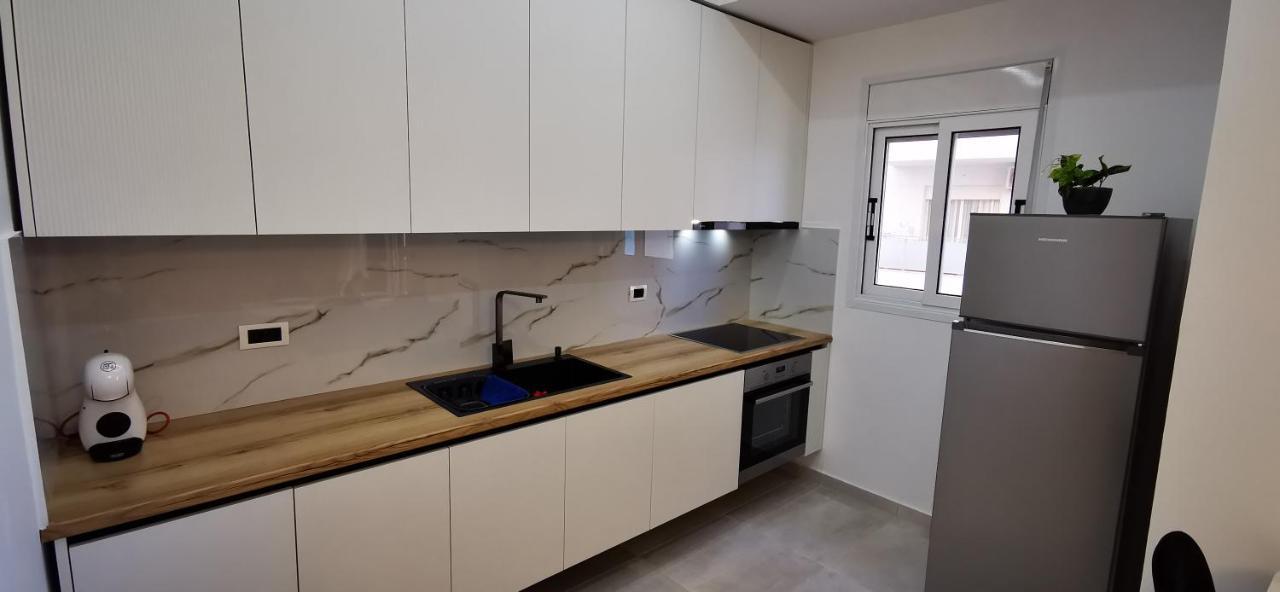 Lungomare Luxury Sea View Apartaments Vlore Bagian luar foto