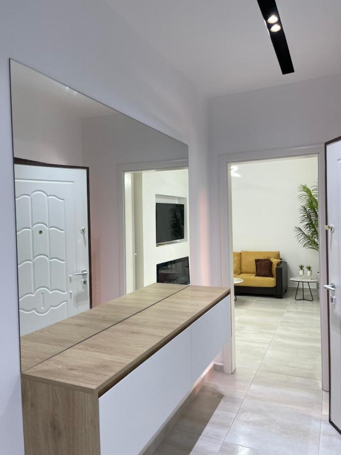 Lungomare Luxury Sea View Apartaments Vlore Bagian luar foto