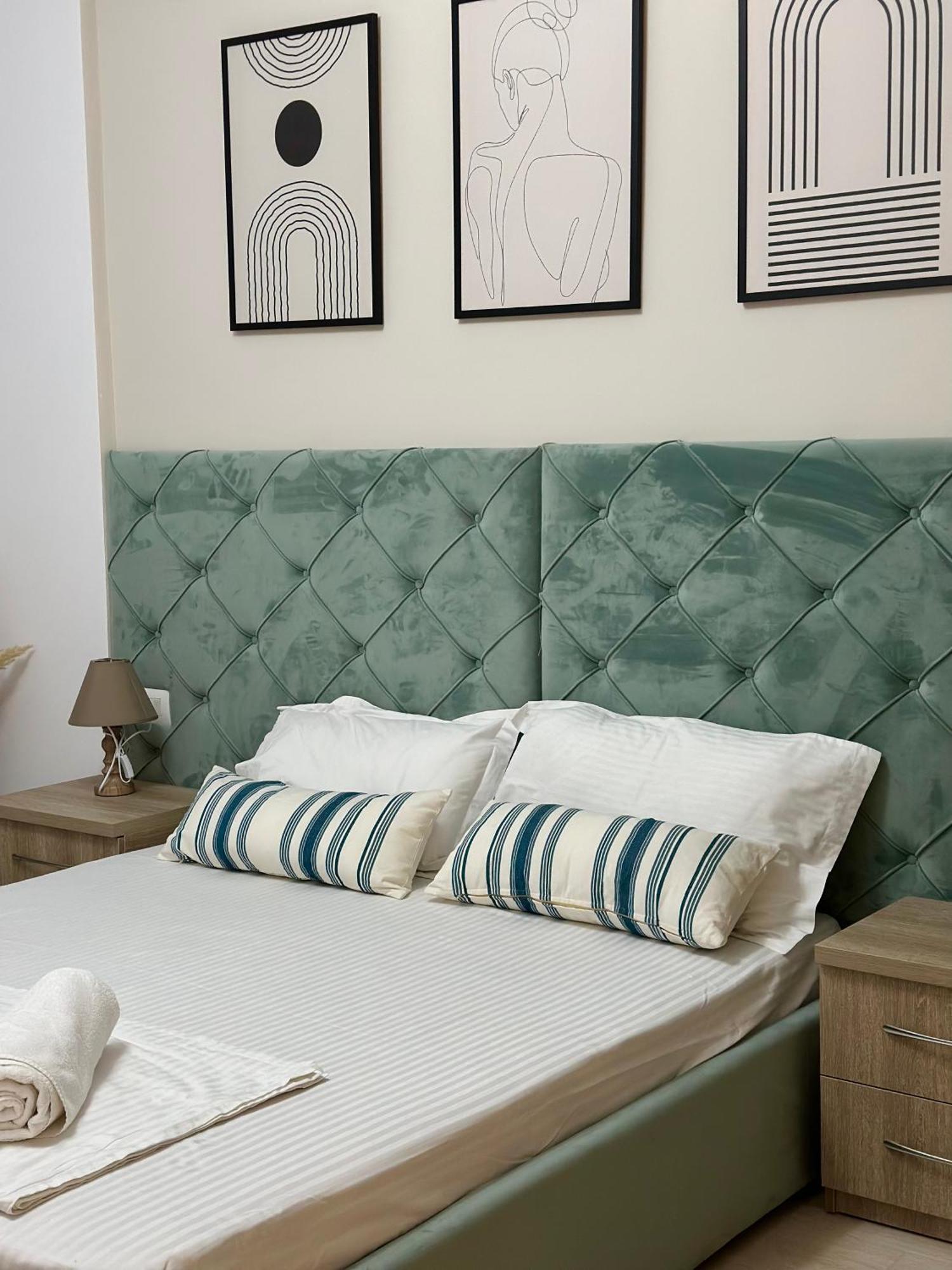 Lungomare Luxury Sea View Apartaments Vlore Bagian luar foto