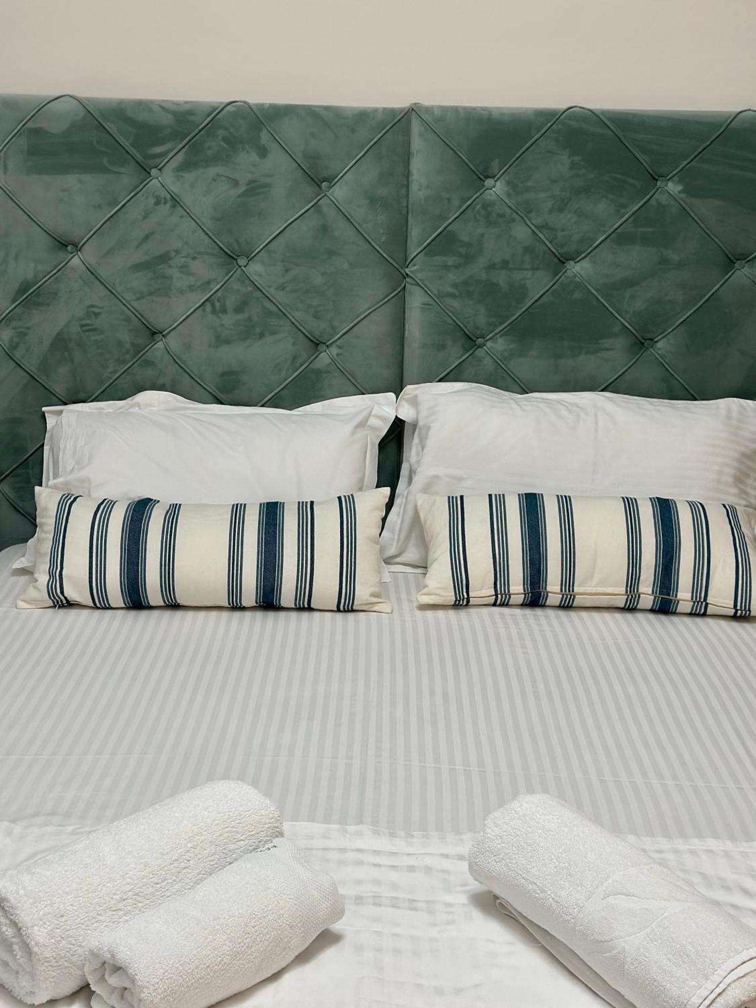 Lungomare Luxury Sea View Apartaments Vlore Bagian luar foto