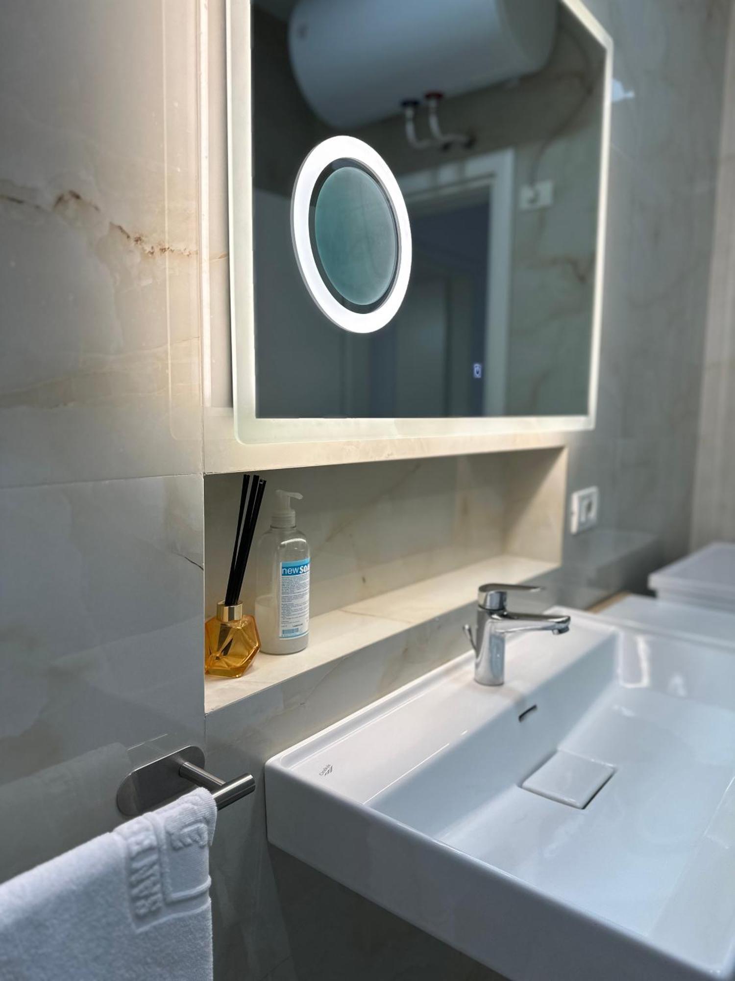 Lungomare Luxury Sea View Apartaments Vlore Bagian luar foto