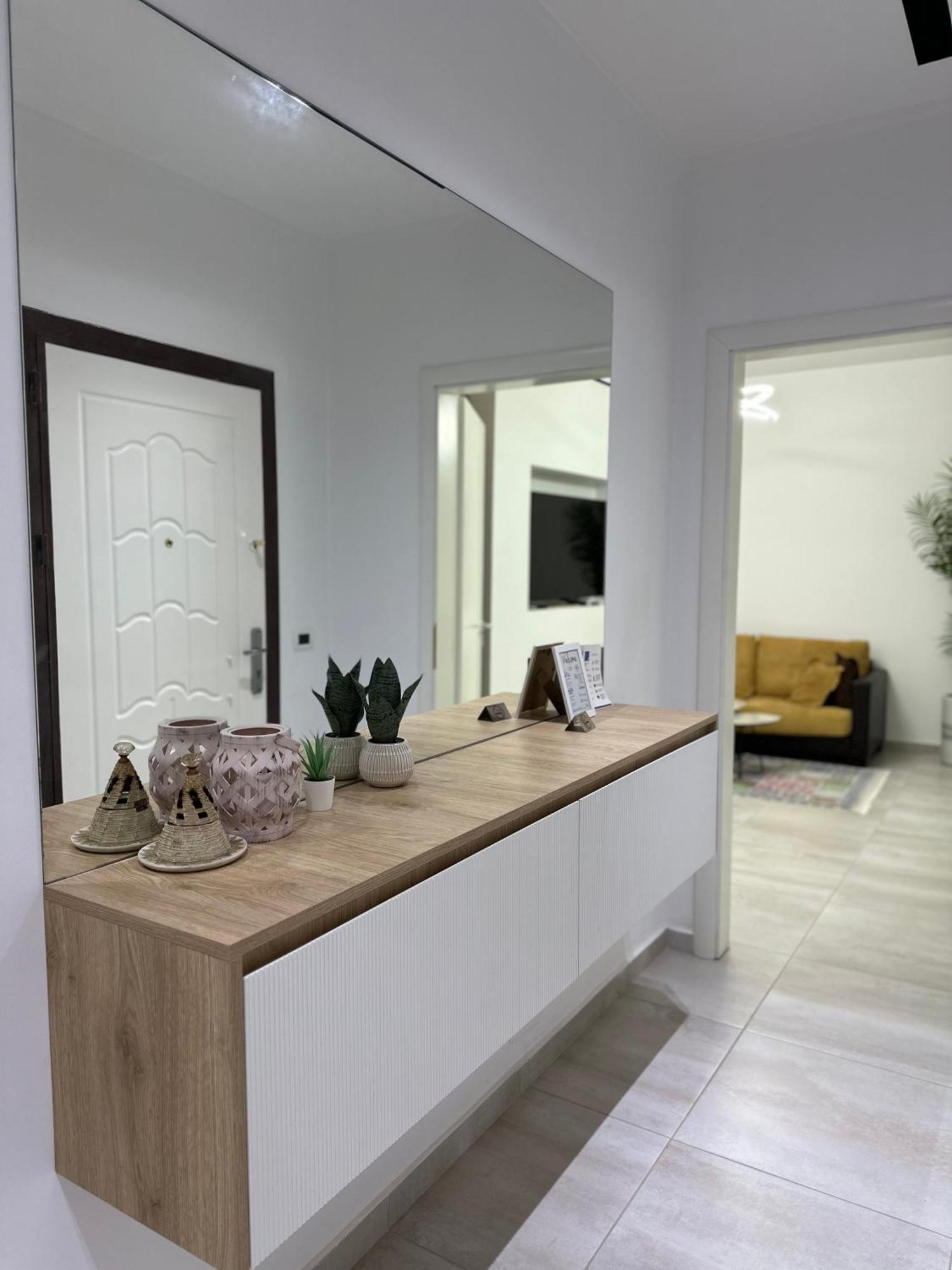 Lungomare Luxury Sea View Apartaments Vlore Bagian luar foto