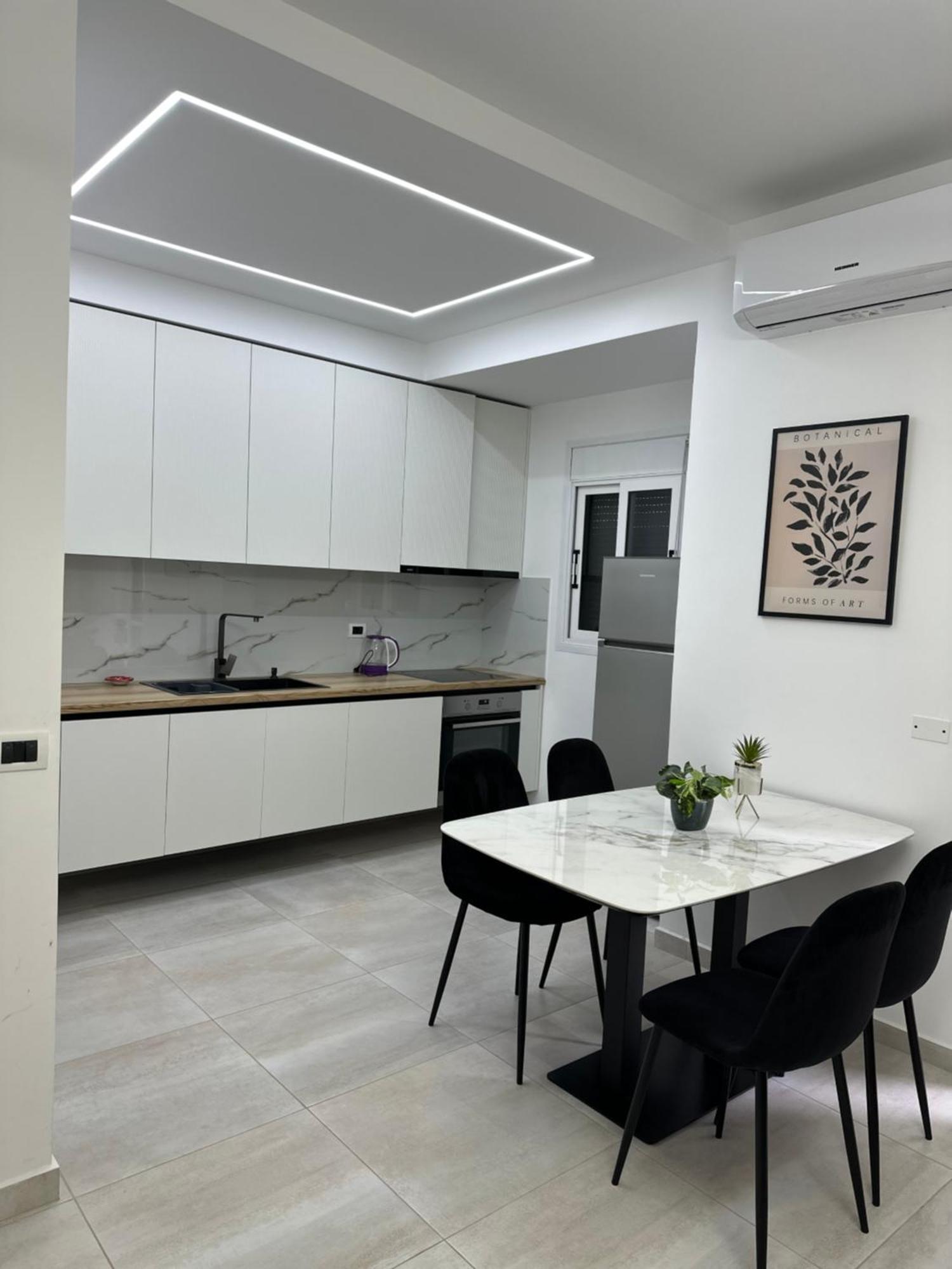 Lungomare Luxury Sea View Apartaments Vlore Bagian luar foto